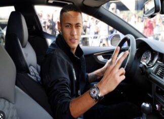 Tin BĐ: Neymar lại chơi trội ăn mừng con gái chào đời