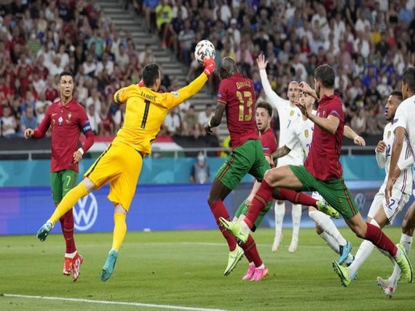  Luật thay đổi từ năm 2021 – UEFA và các giải đấu lớn nói lời chia tay