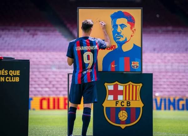 Áo số 9 của cầu thủ nào?