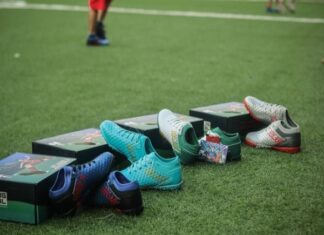 Cách chọn giày đá bóng sân cỏ nhân tạo phù hợp hiệu quả Cách chọn giày đá bóng sân cỏ nhân tạo phù hợp hiệu quả