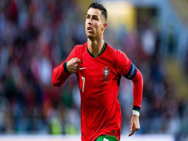 cầu thủ bồ đào nha Cristiano Ronaldo